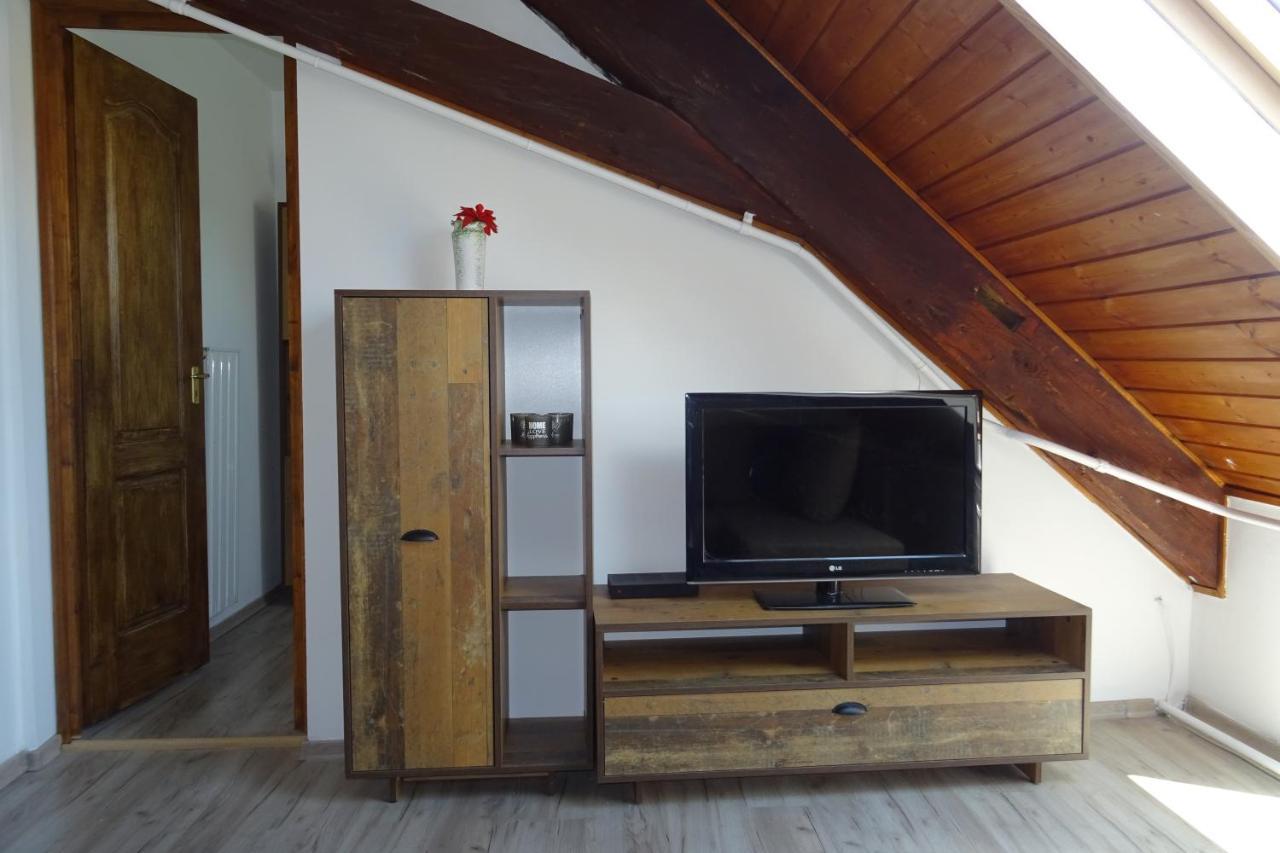 Magdalena Apartman เอ็กเกอร์ ภายนอก รูปภาพ